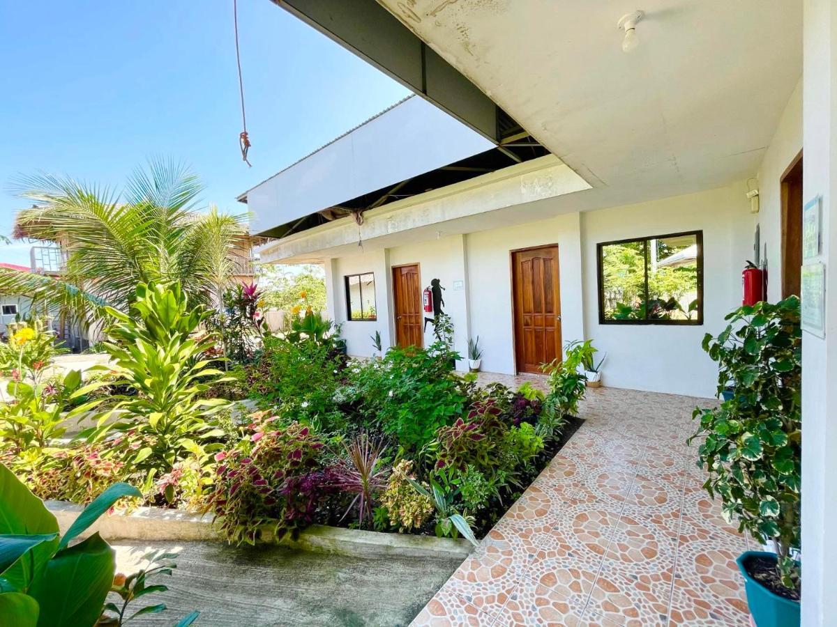 Ananas Guesthouse Moalboal Ngoại thất bức ảnh
