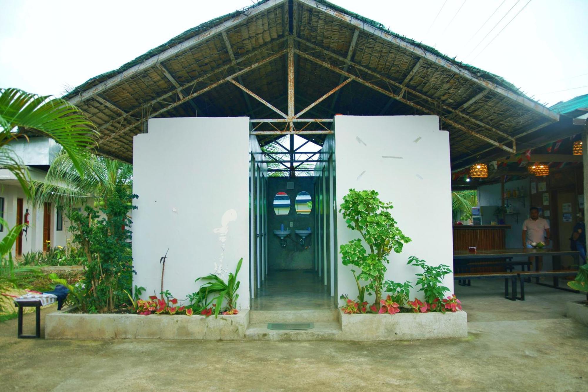 Ananas Guesthouse Moalboal Ngoại thất bức ảnh